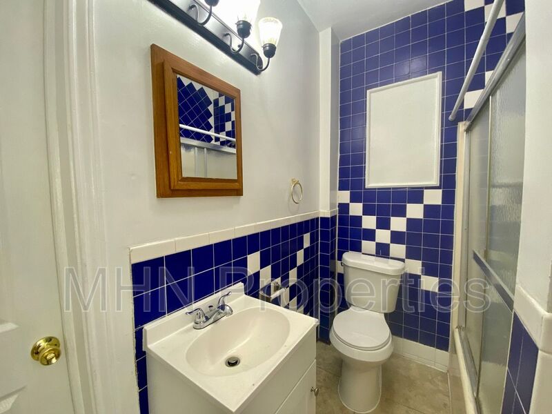 Cozy and Bright 3bedroom/1bath Vintage charmer in Beacon Hill! - Slider navigation 12