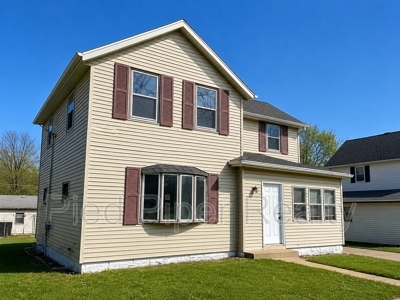 Freeport House: 534 E Illinois St