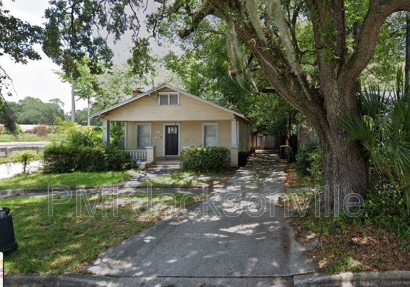 Jacksonville House: 1211 Hollywood Ave