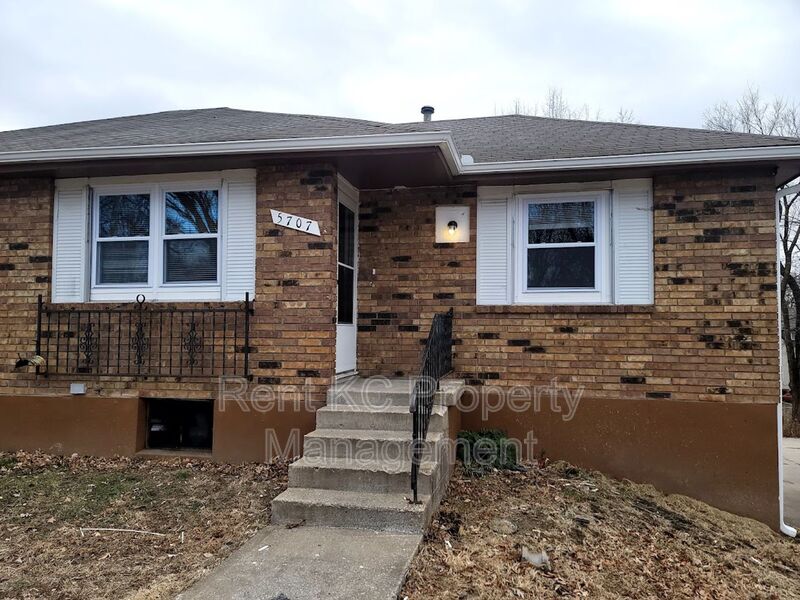 Kansas City House: 5707 NE 51st Street