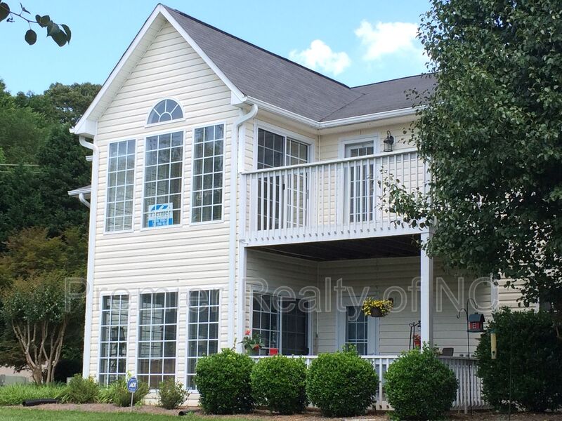 Clemmons House: 126 River Oaks Ct.