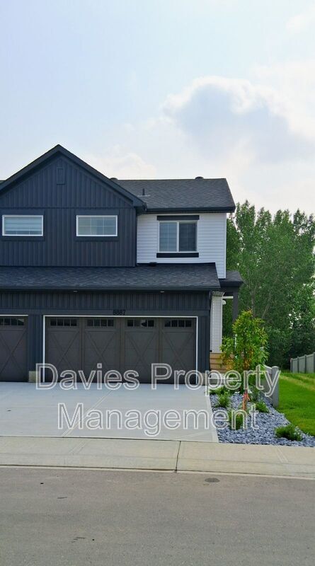 Edmonton House: 8887 Carson Way SW