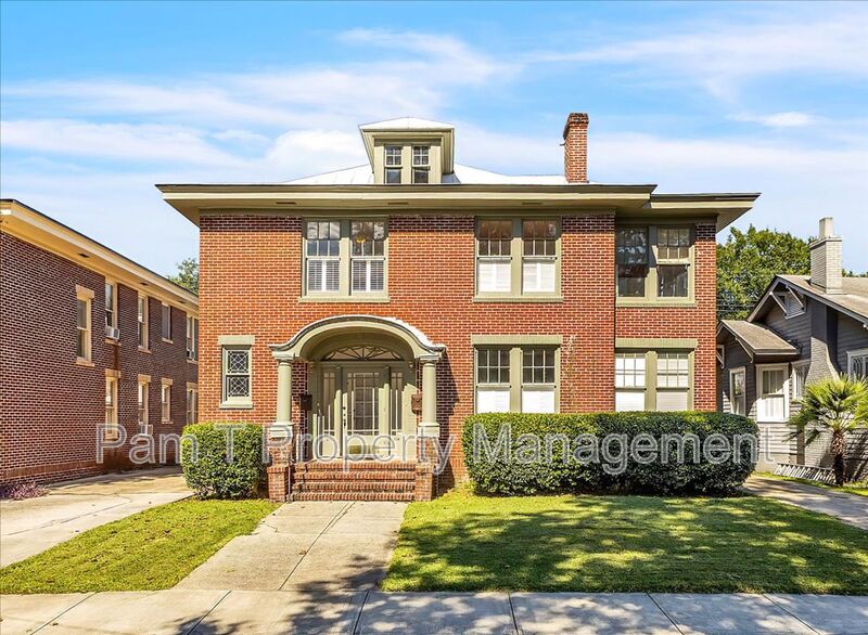 Savannah House: 214 East 48th Street