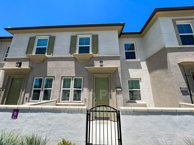 Menifee House: 30387 Town Square Dr