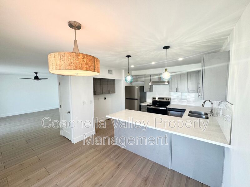 Palm Desert Condo: 73525 Shadow Mountain Dr