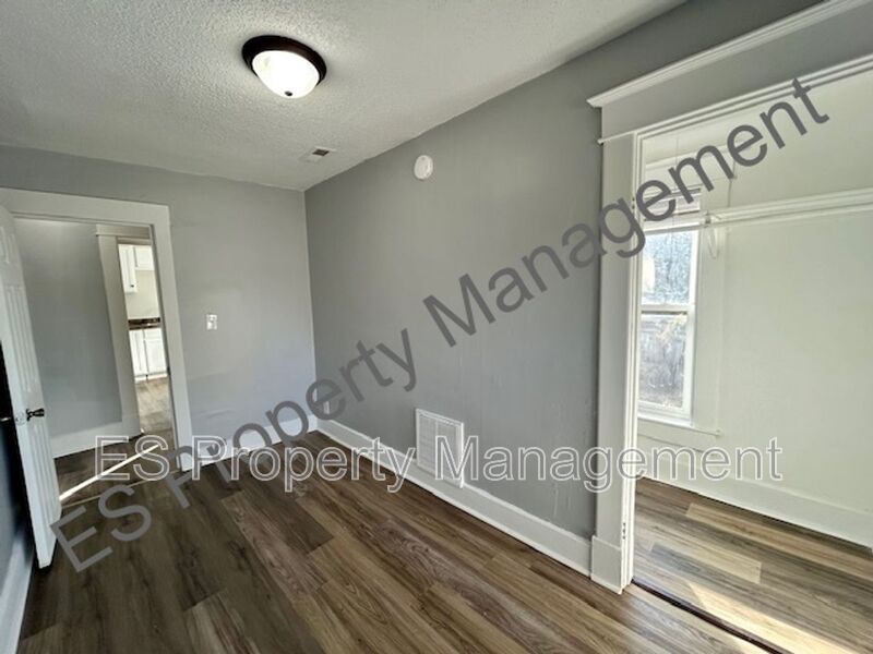 NOW AVAILABLE!! Charming Two Bedroom One Bathroom Duplex!!! - Photo 12