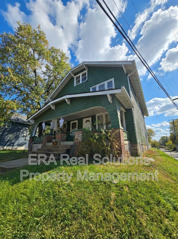 Columbus Condo: 1976 Sullivant Ave