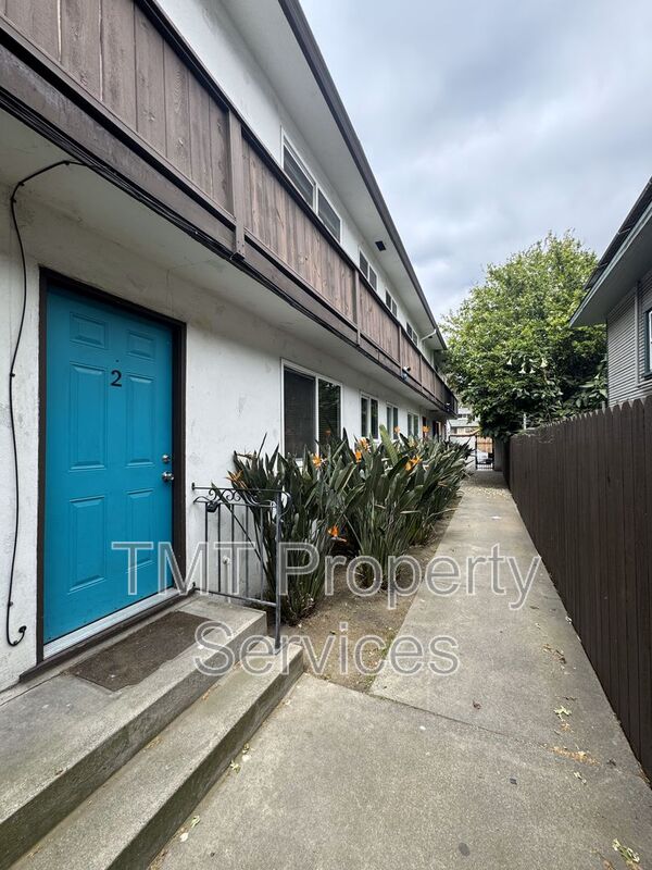 Sacramento Condo: 1615 W. St.