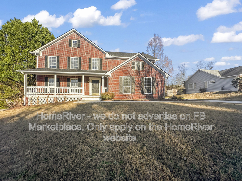 Loganville House: 3340 Summit Pl Dr