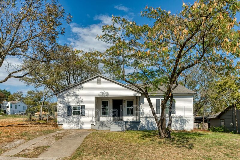 Fort Worth House: 2429 Stephen Lee Drive