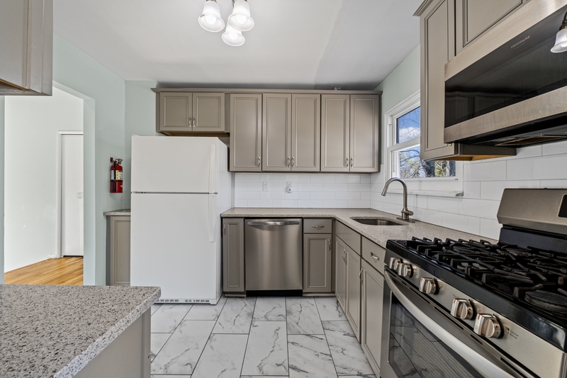 Piscataway House: 9 Deborah Drive