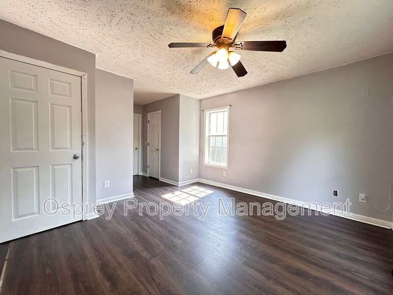 Spacious 4-Bedroom Home W/Sunroom & Large Backyard