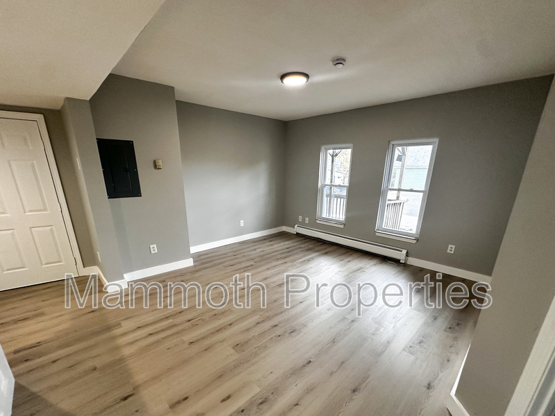 Manchester Condo: 330 Lowell St