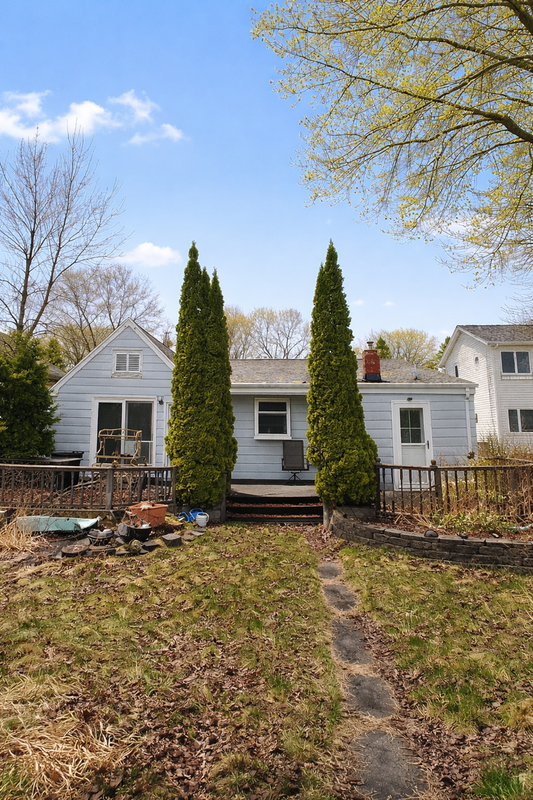 Hustisford House: N4527 County Road E