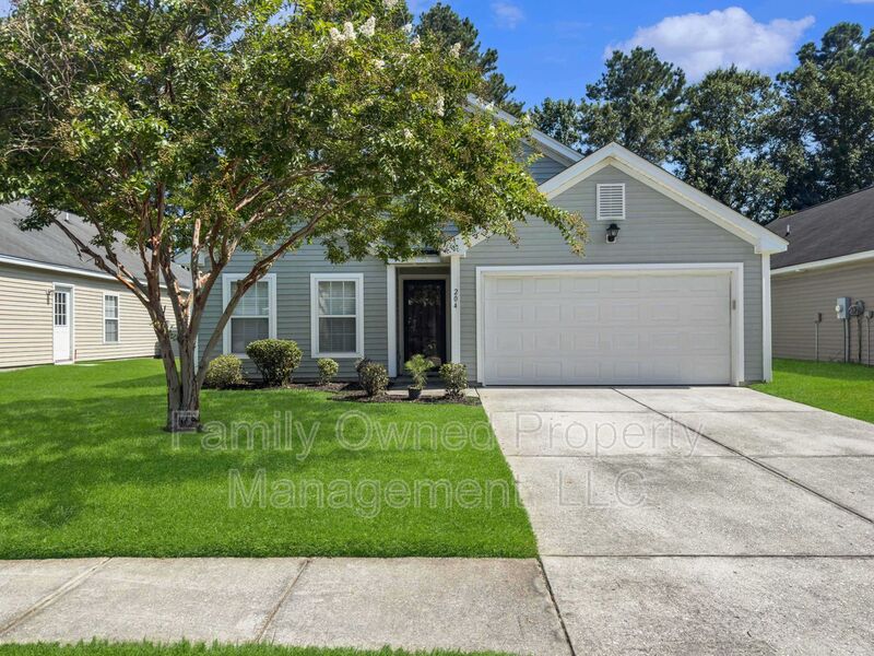 Goose Creek House: 204 Wildberry Lane