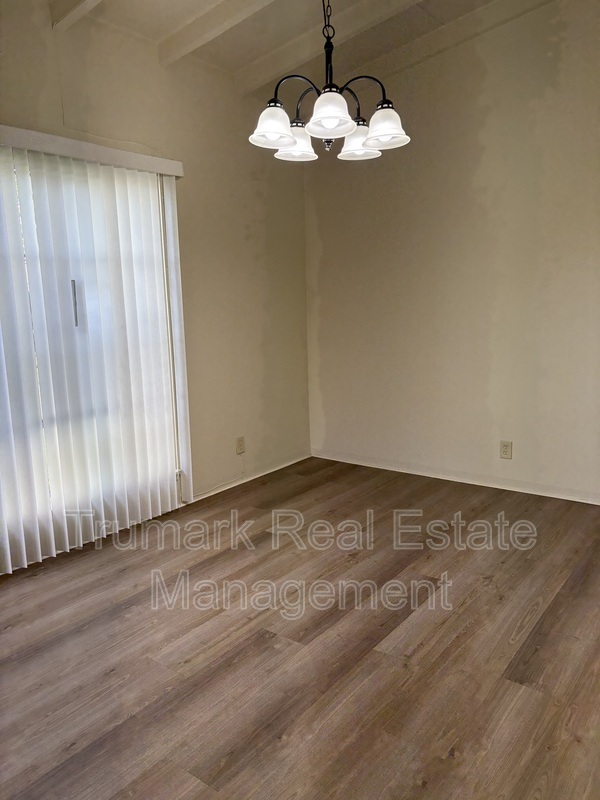 Glendale Condo: 1037 E Glenoaks Blvd