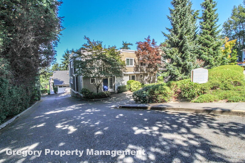 Kirkland House: 11342 NE 67th St