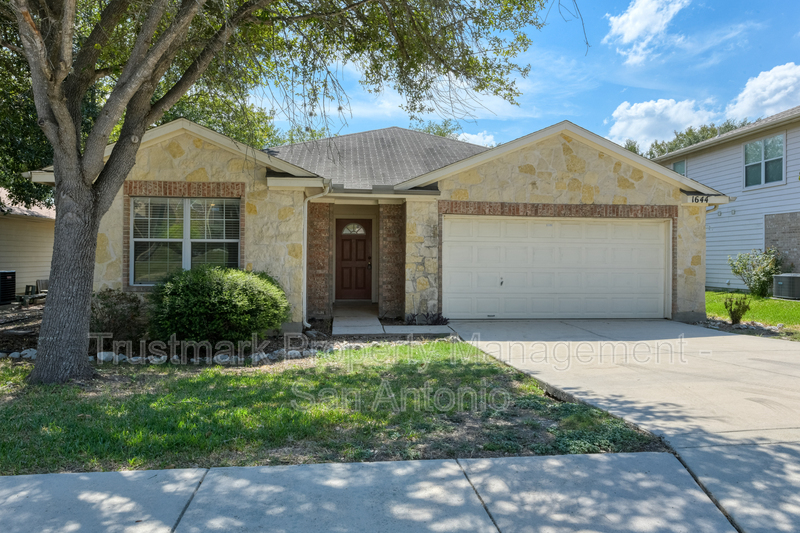 Schertz House: 1644 Cloudy Brook