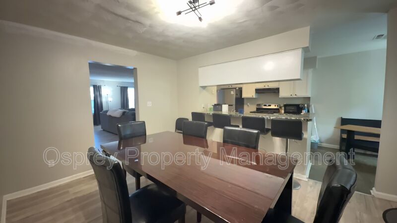 Beautiful 3BR Townhome in Gated Kings Square Community - Photo 4