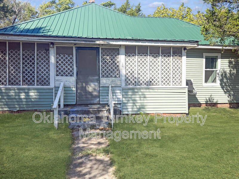 Okmulgee House: 800 N Taft Ave