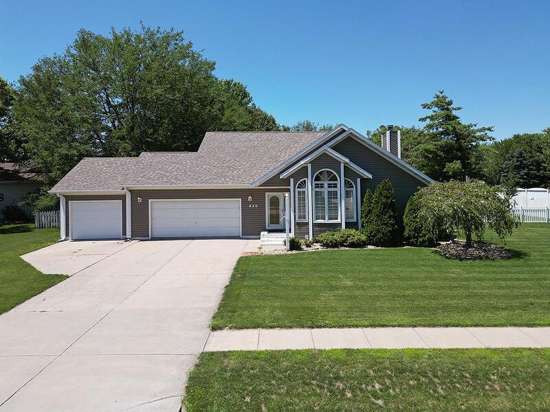 Grand Island House: 820 Redwood Road