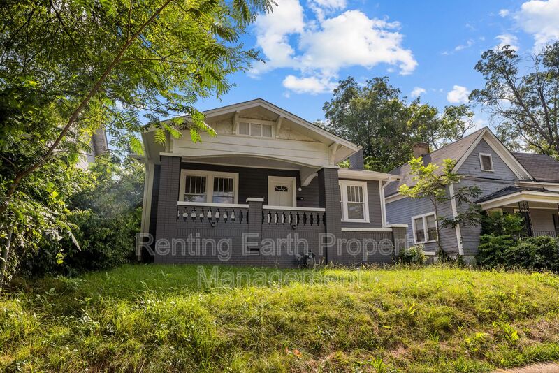 Birmingham House: 1136 15th St SW