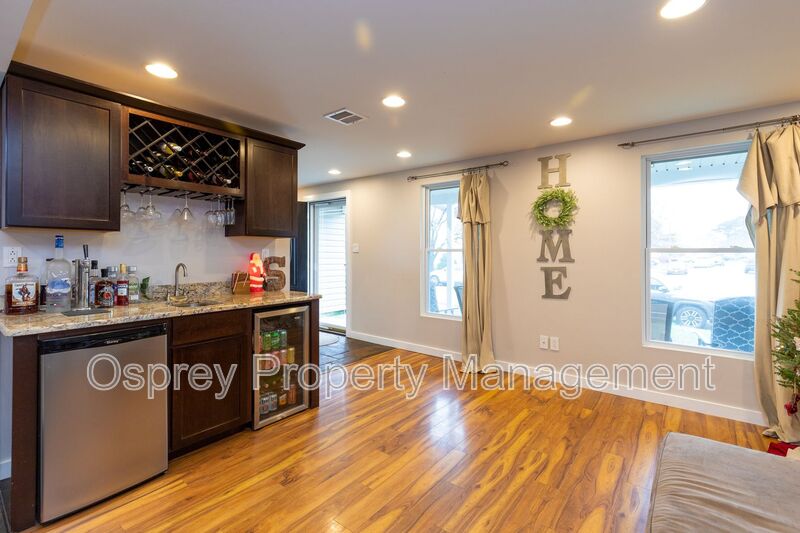 Spacious 4 Bedroom 3 Bath Home  - Photo 4