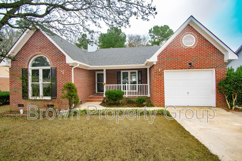 Fayetteville House: 6580 Applewhite Rd