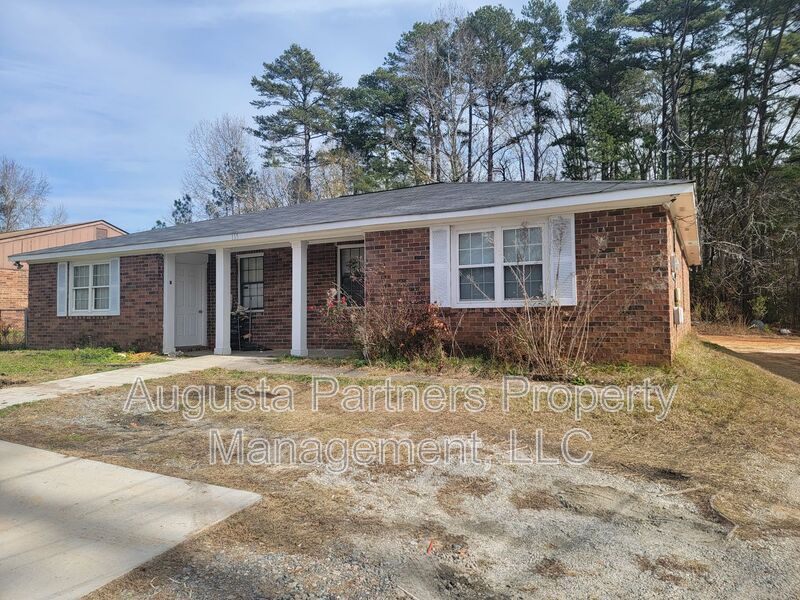 Martinez House: 115 Samarya Ln