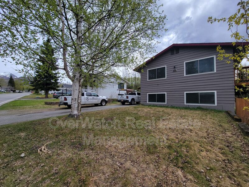 Eagle River House: 17024 Meadow Creek Drive