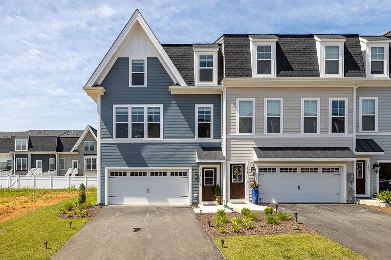 Harrisonburg House: 3208 Marion Square