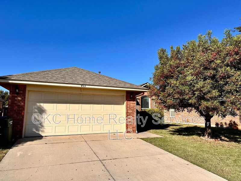 Oklahoma City House: 433 Hidden Creek Way