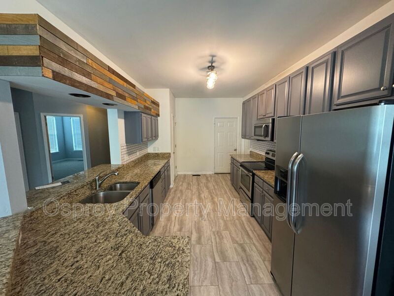 Beautiful 3 Bedroom Single Family Home near Chics Beach!!! - Photo 4