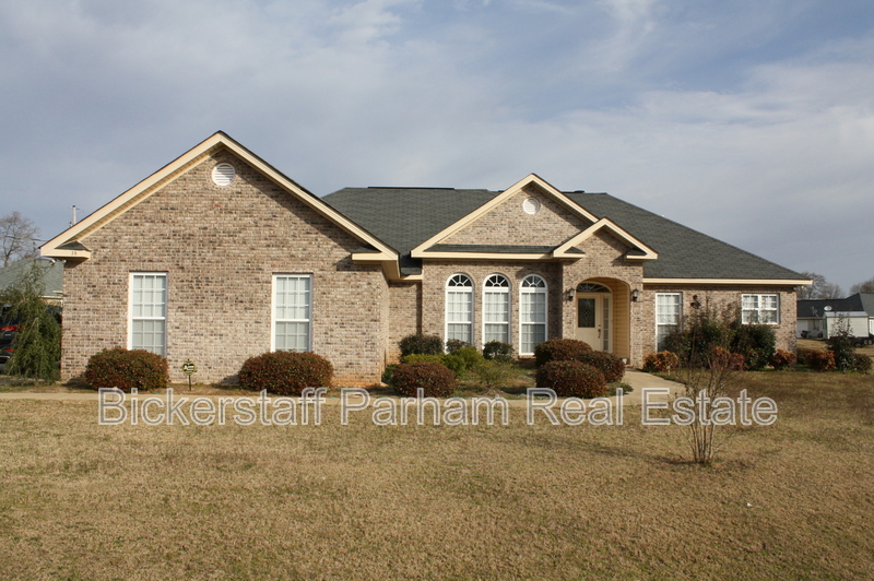 Phenix City House: 38 Kalin St