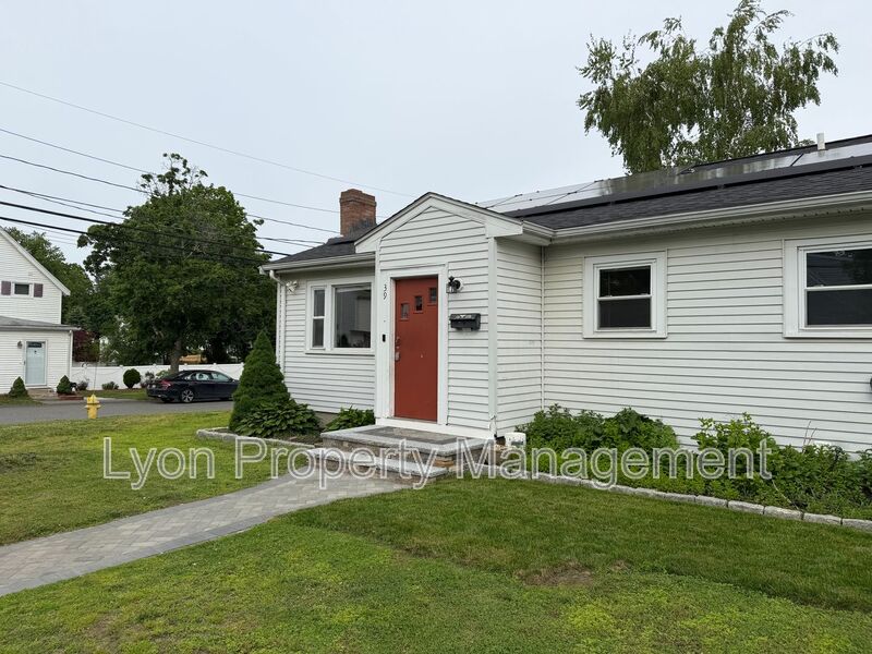 Dedham House: 39 Alpena Ave