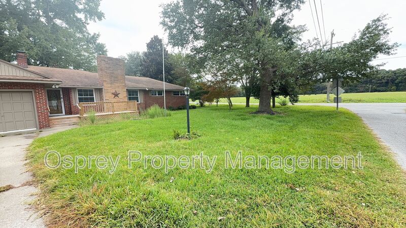 Spacious Brick Ranch Single Family Home!  - Photo 20