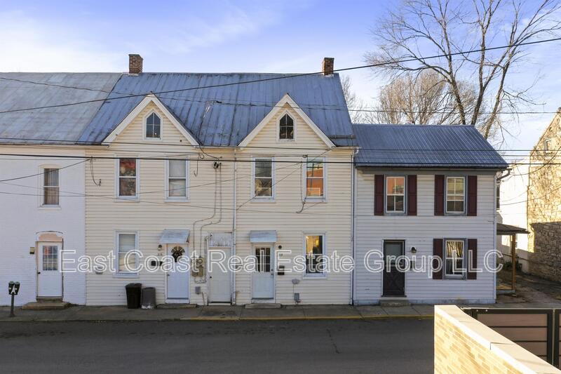 Martinsburg Townhome: 218 N. College St