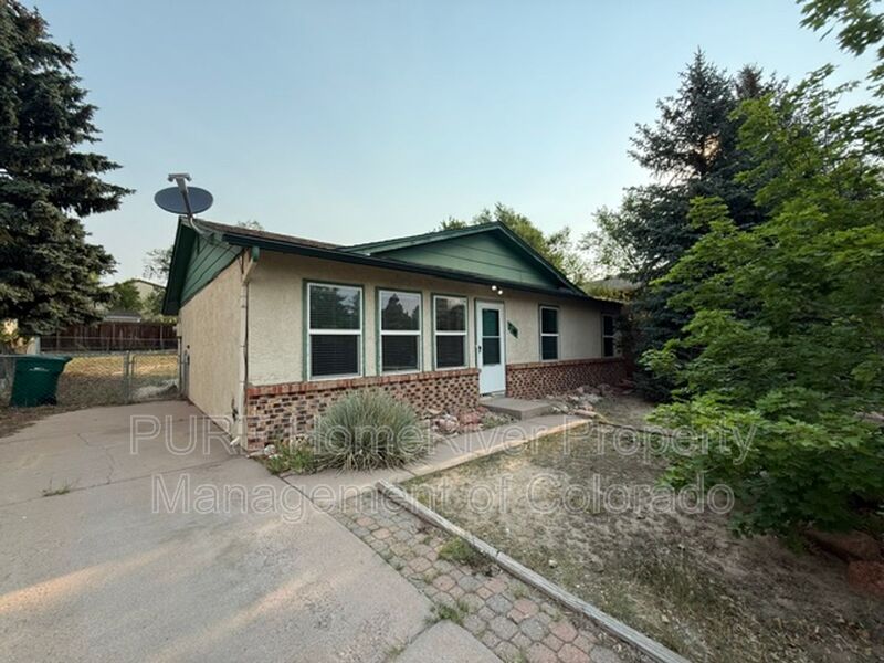 Colorado Springs House: 7140 Poteae Dr