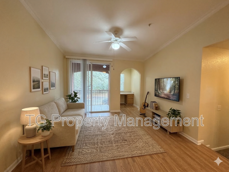 Jacksonville House: 10075 Gate Parkway N