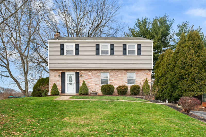 Glenshaw House: 108 Kings Point Dr