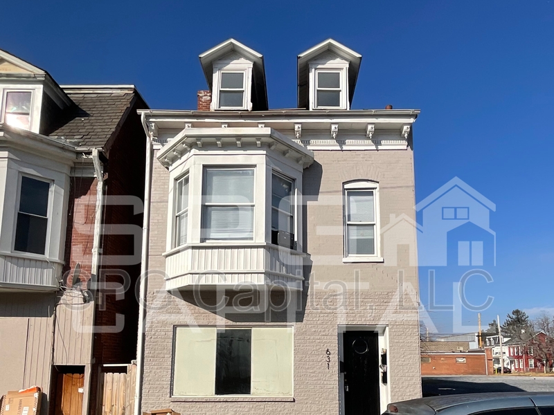 York Condo: 631 E Market St, York - 1st Fl