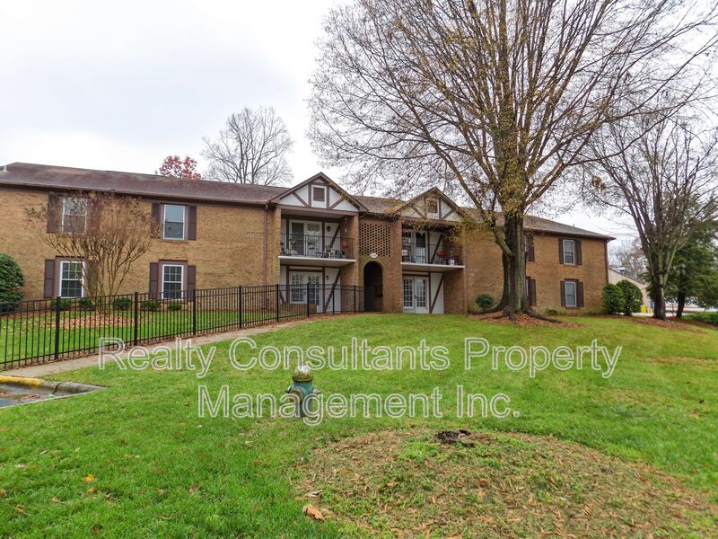 Greensboro House: 4610 Lawndale Drive