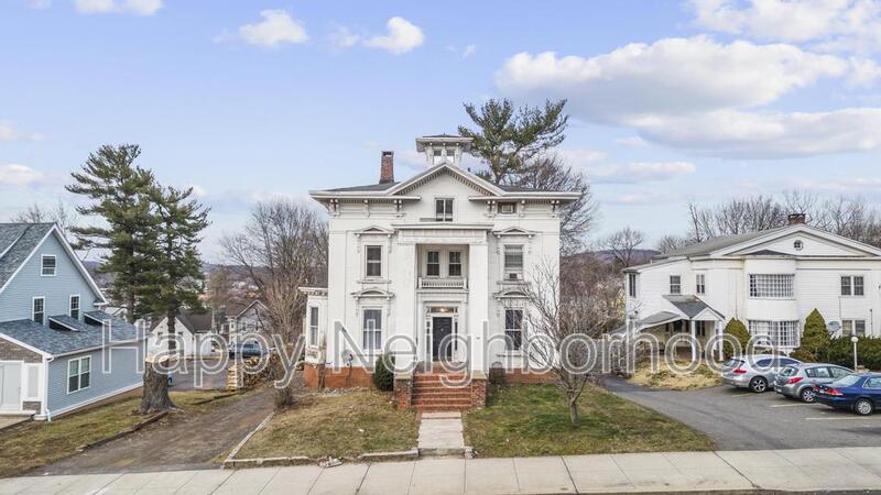 Meriden House: 216 East Main StreetUnit 4