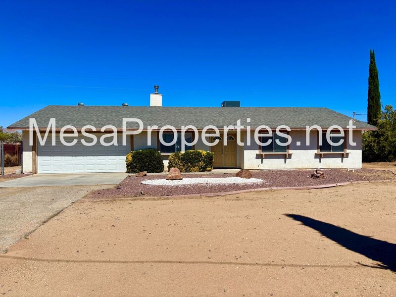 Apple Valley House: 11155 Mohawk Rd.