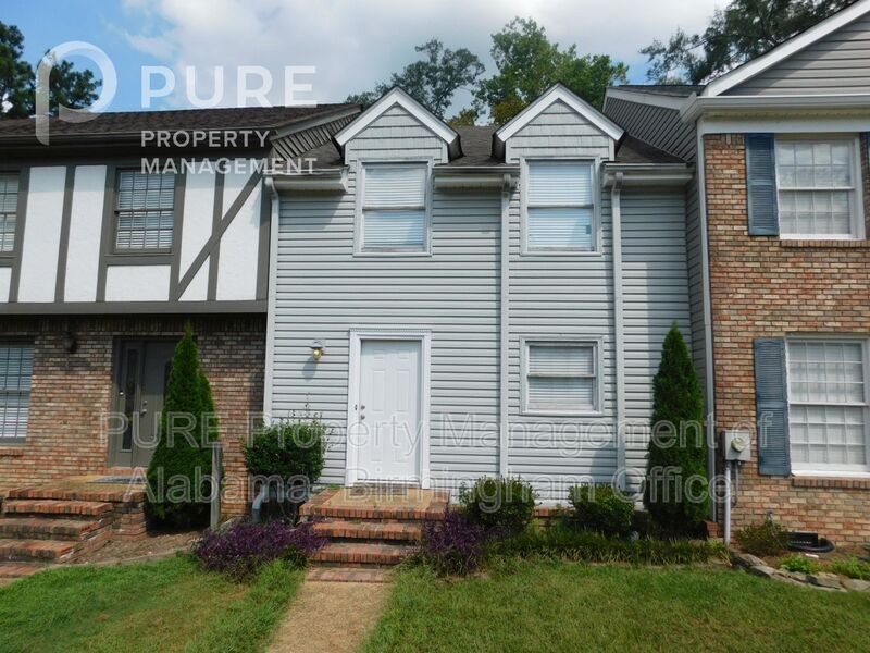 Pelham House: 755 Cahaba Manor Trail