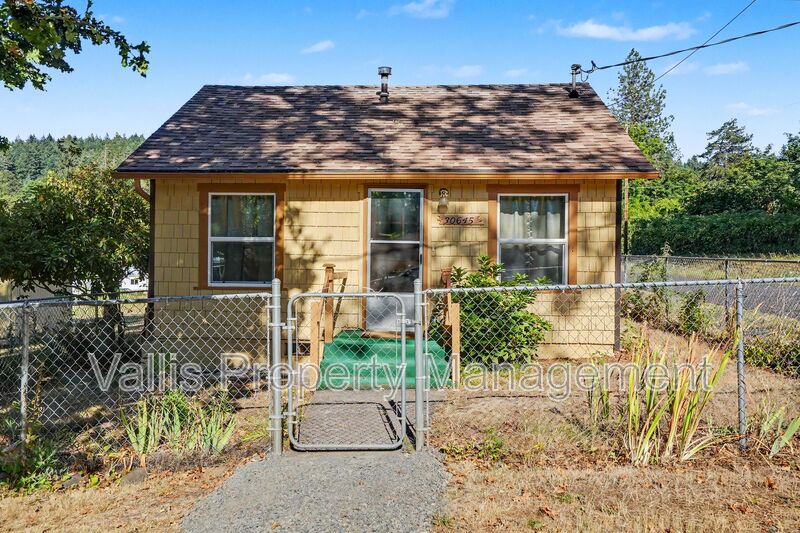 Lebanon House: 30645 Fisher St
