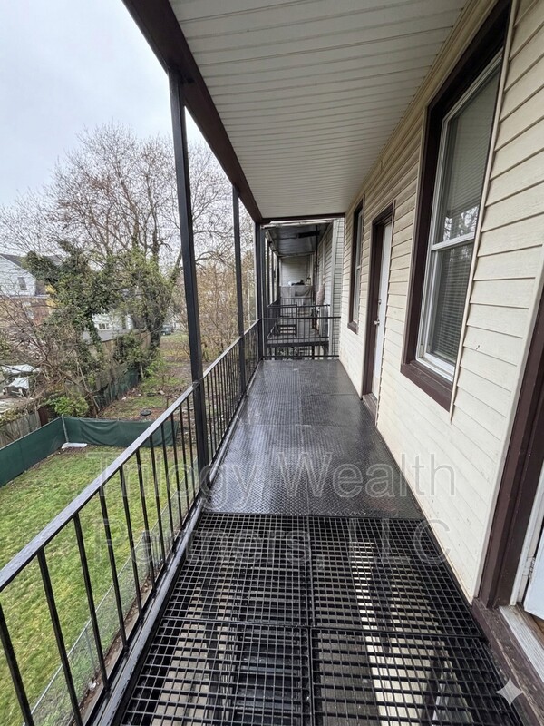 Orange Condo: 154 Taylor St. - 3