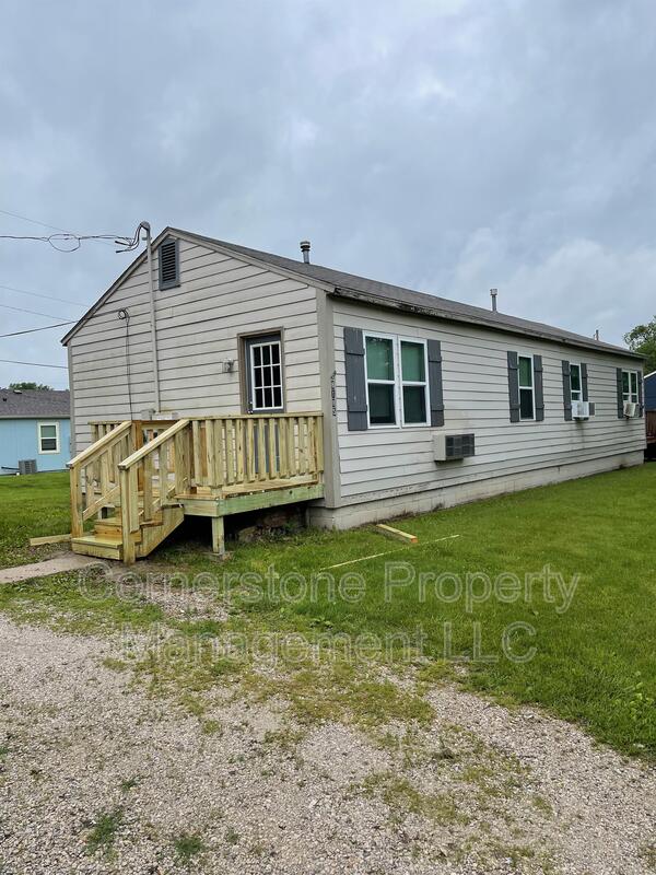 DeSoto House: 8185 Center Drive