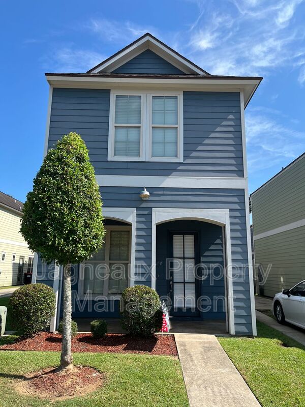 Lafayette House: 114 Hargrave Dr