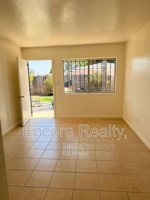 Chula Vista Condo: 549 McIntosh St